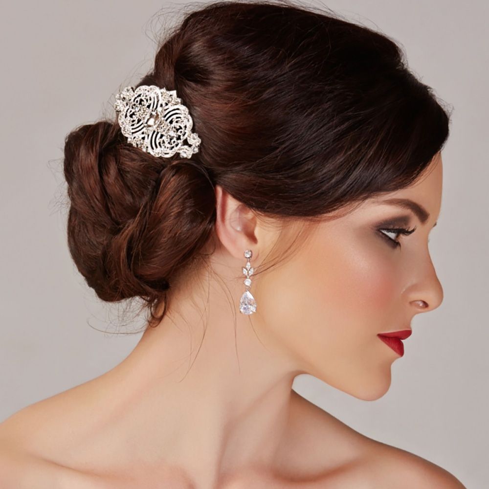 Klassieke style sparkle oorbellen, gedragen door een model