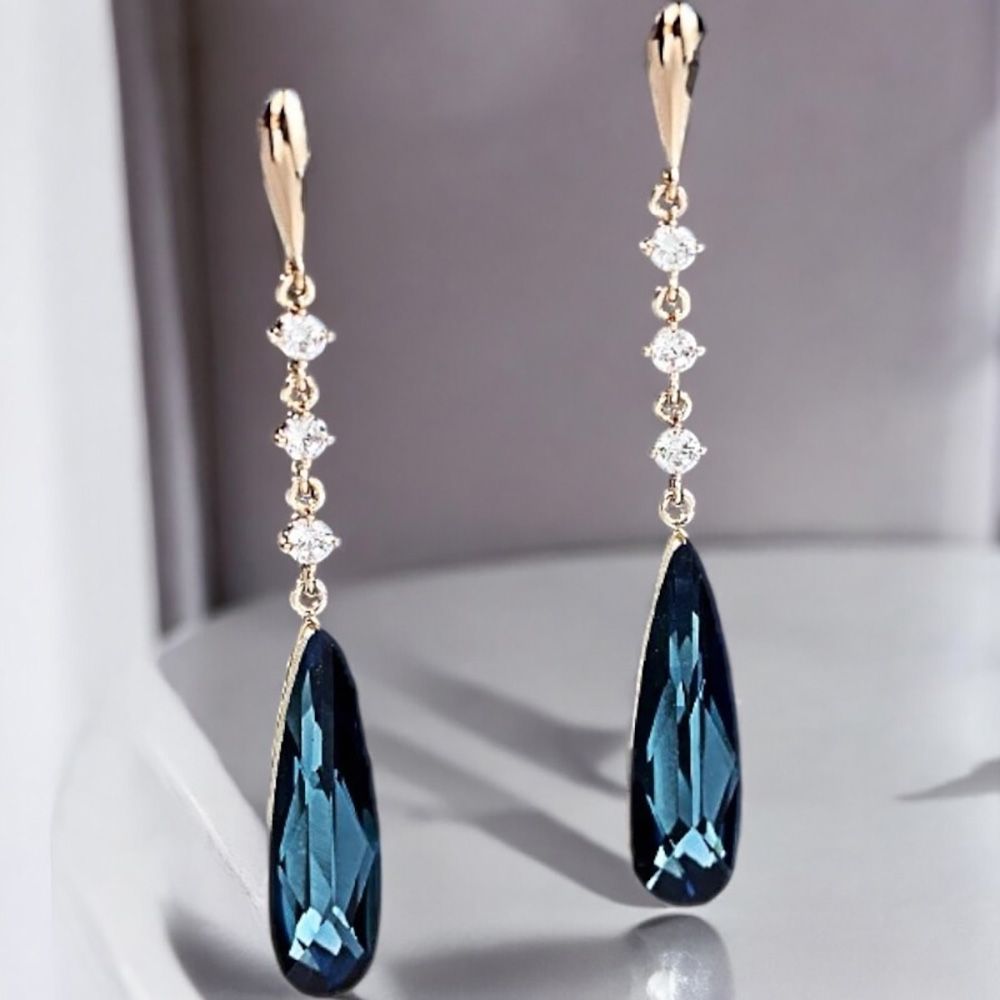 Druppel oorbellen met lange blauwe kristal hangers