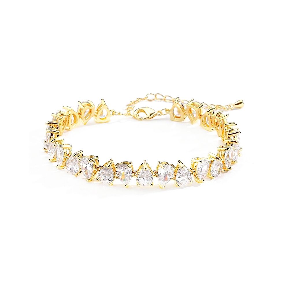 Adembenemende armband met peergeslepen zirkonia kristallen