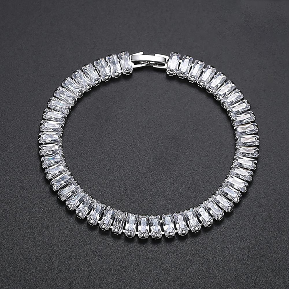 Sprankelende schakelarmband met rechthoekige zirkonia kristallen