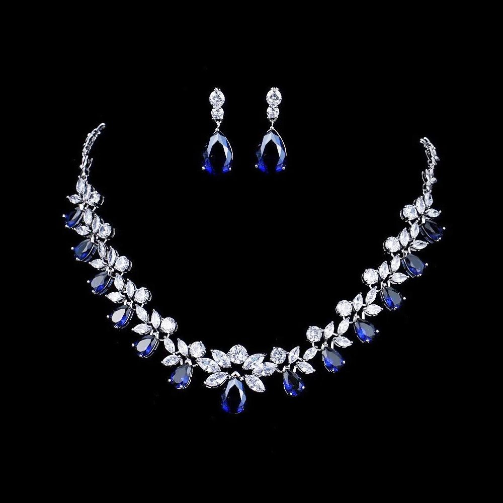 Glamour sieraden set met peervormige kristallen in het saffierblauw