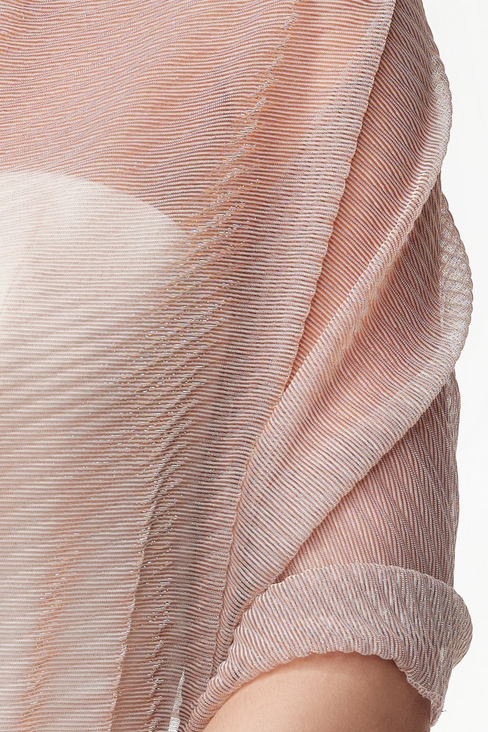 Detail van de rose kleurige Transparante metallic-look stola