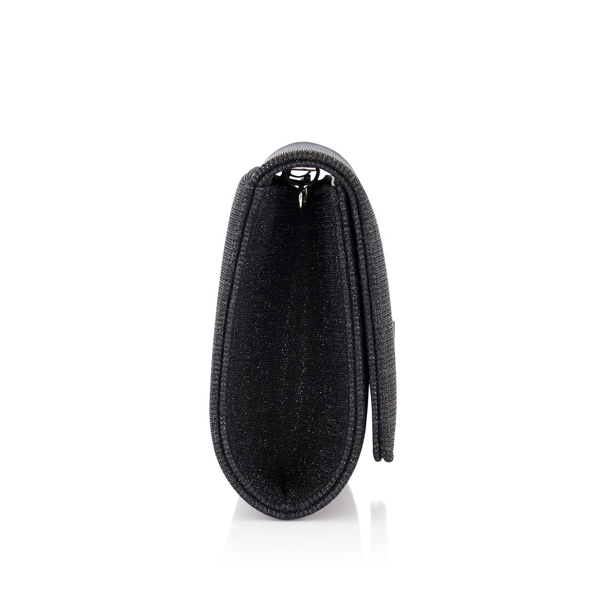 Zijkant van de Zwarte compacte clutch met halve envelop klep