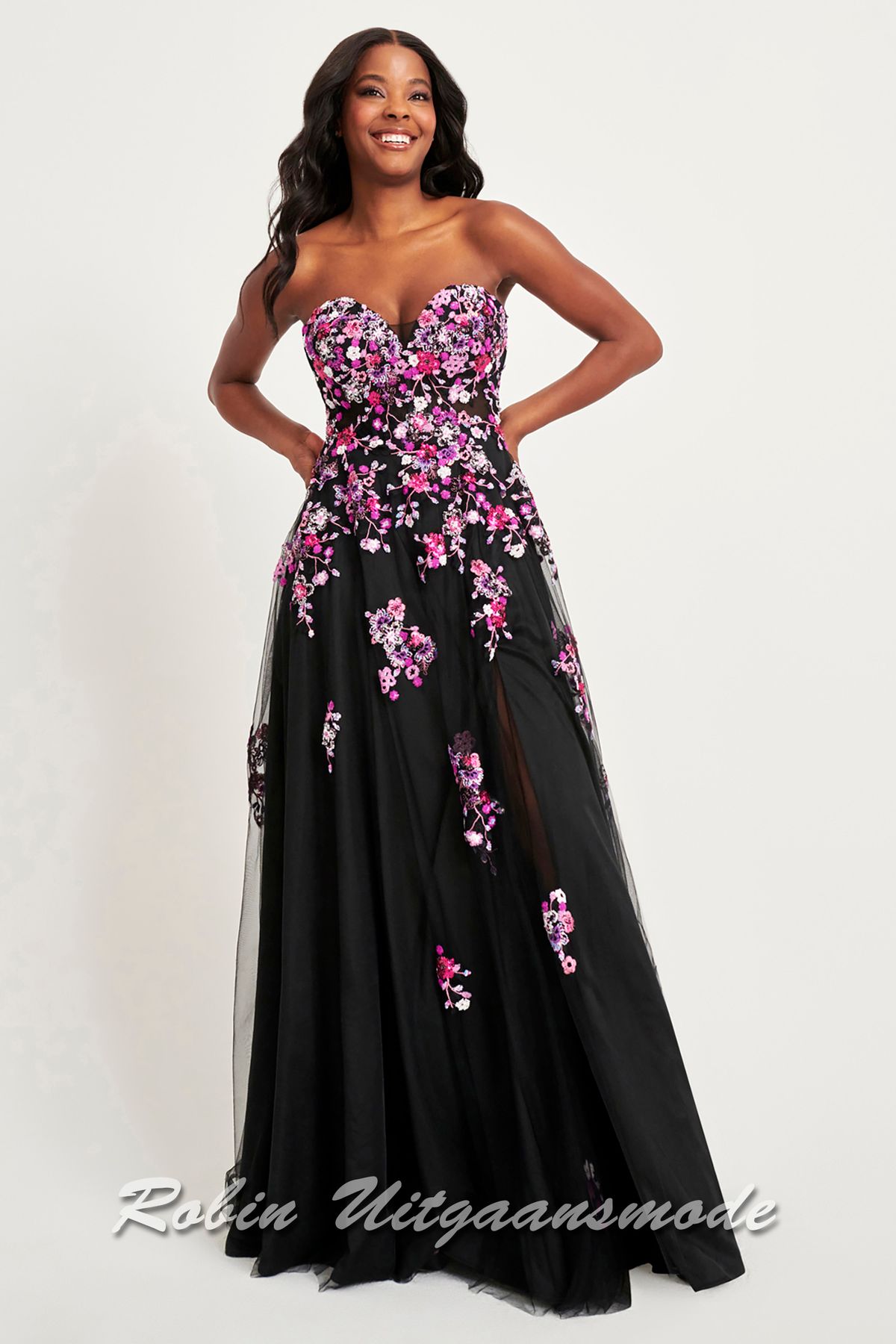 Zwart-fuchsia Strapless galajurk met bloemen versierd lijfje en tule rok