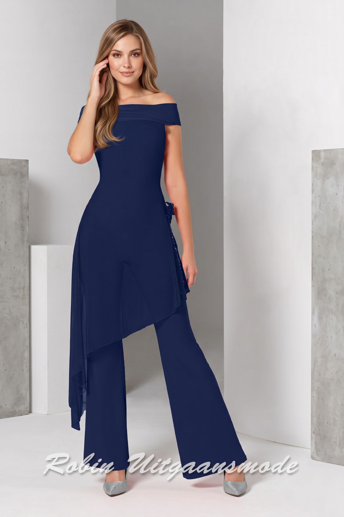 Royal blauwe Gala broekpak met asymmetrisch lijfje en off-shoulder halslijn