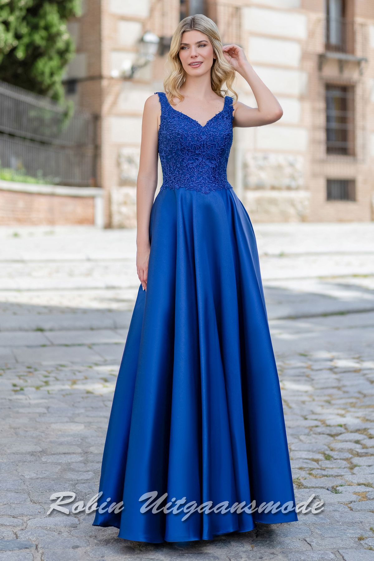 Royal blauwe A-lijn avondjurk met heartshape halslijn, een versierd lijfje met borduursels en kralen