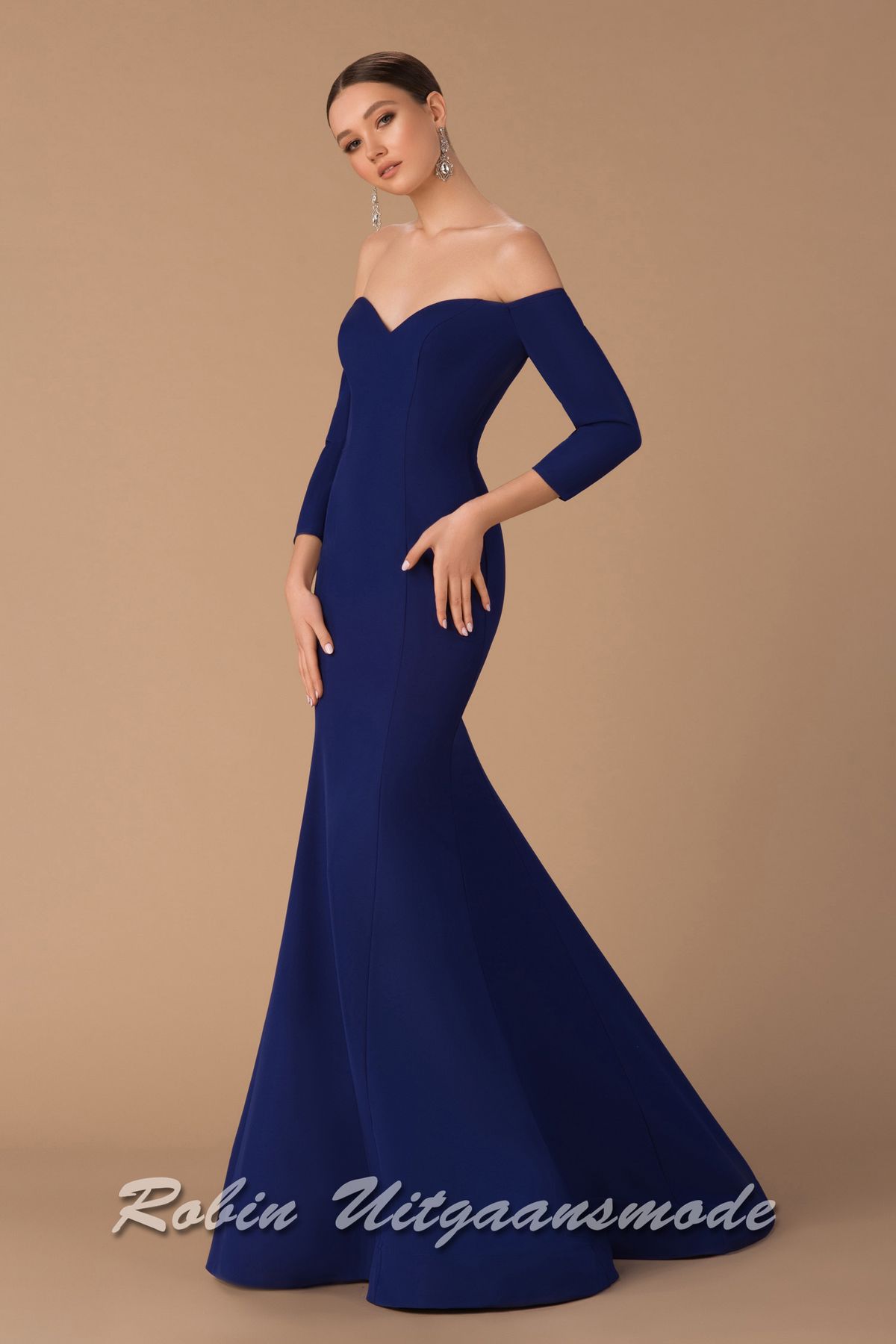 Zijkant van de Strapless galajurk met driekwart mouwen en zeemeermin rok