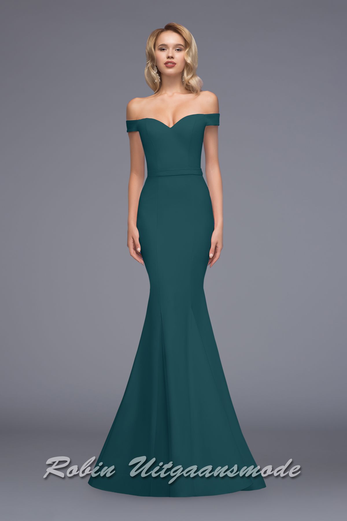 Jagersgroene Off-shoulder galajurk met zeemeermin rok, een sleep en lijfje met heartshape bustelijn en smalle riem.