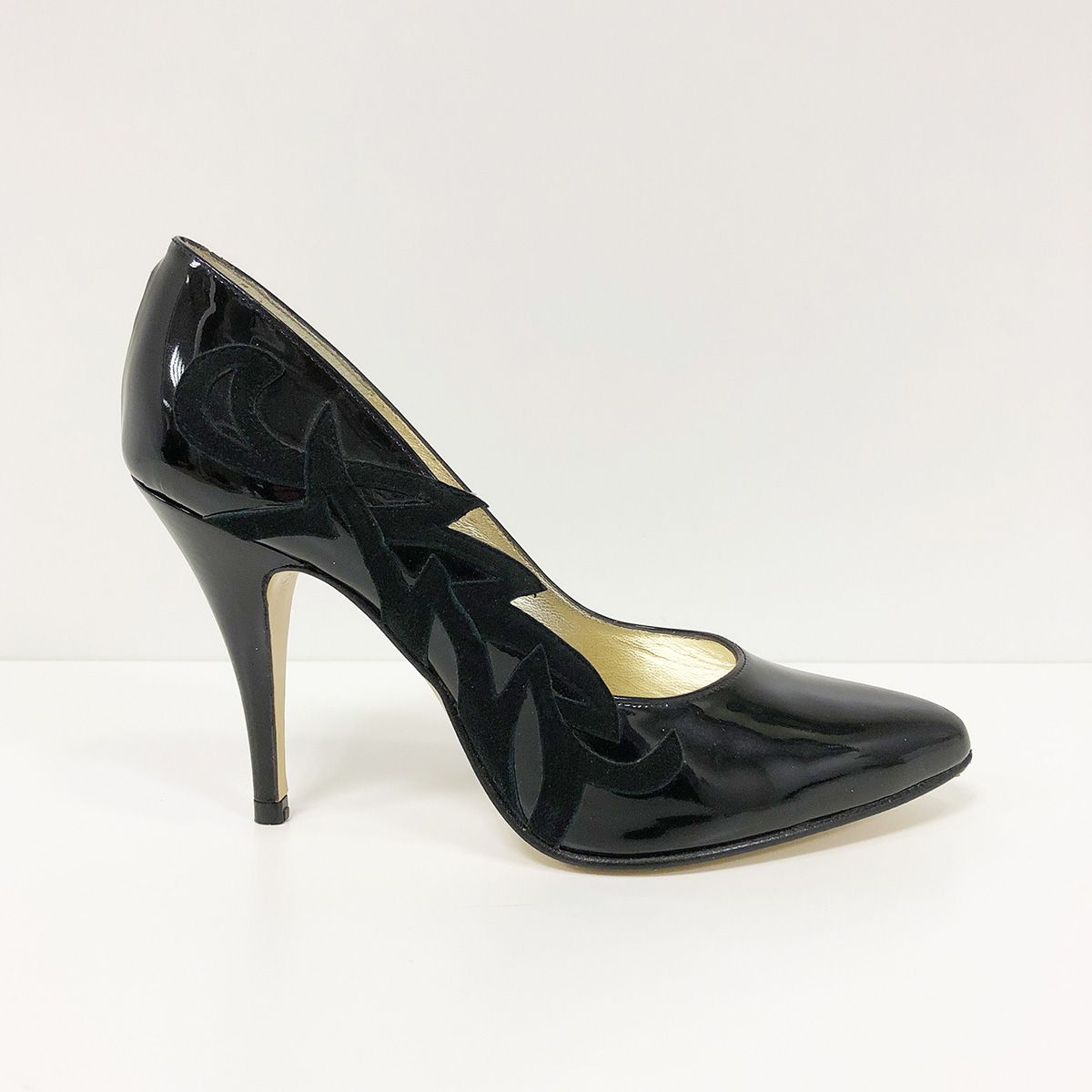 Zwarte lakschoenen met bloemenpatroon