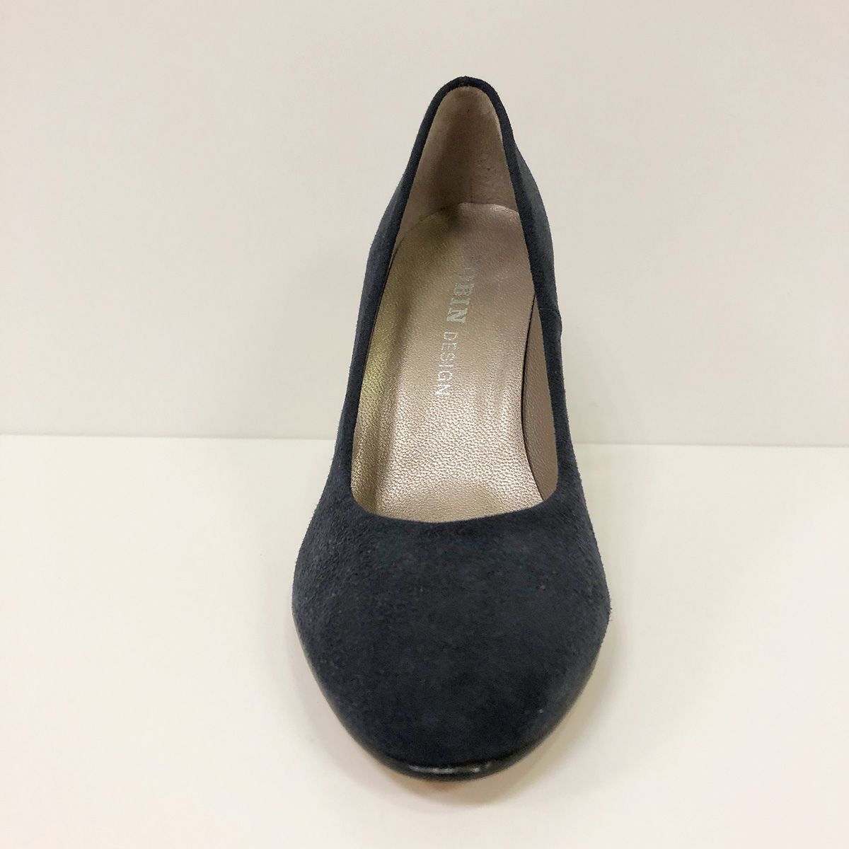 Navy blauwe pumps van suède met hoge hak, voorkant