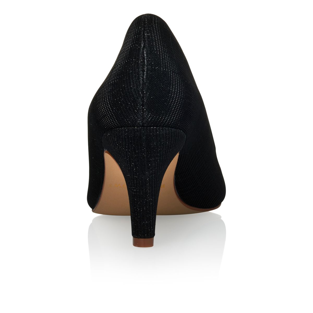 Achterkant van de Zwarte Metallic glamour pump met comfortabele hak