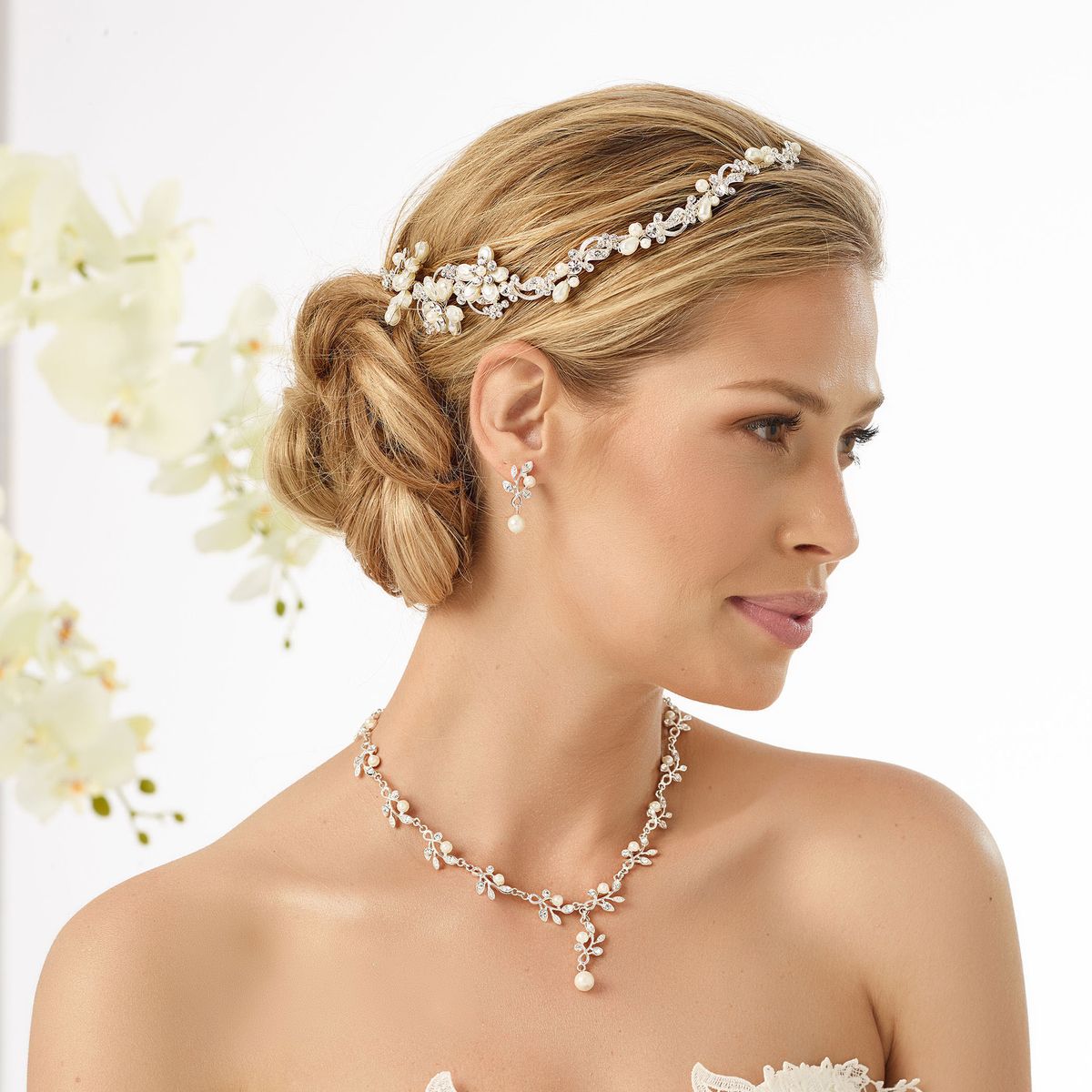 Bruidsdiadeem met parels en strass stenen