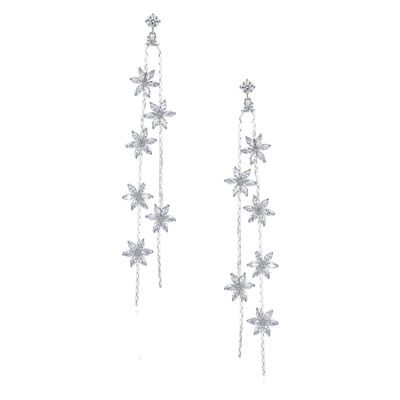 Oorstekers met kleine bloesembloemetjes aan sliertjes