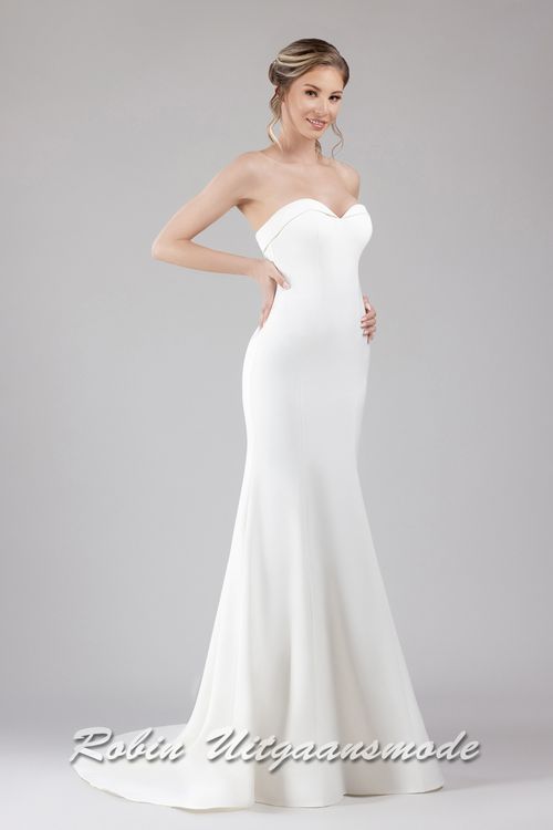 Zijaanzicht van de Fishtail bruidsjurk met heartshape strapless lijfje
