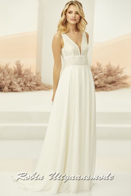 Bohemian trouwjurk met kanten lijfje, een illusie diepe V-hals, rugdecolleté en lange rok van hoogwaardig chiffon.