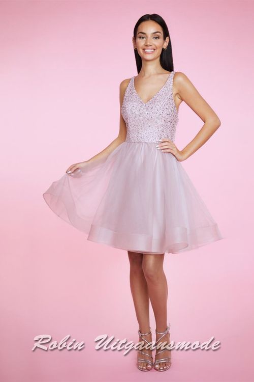 Glitter cocktailjurk met een lage rug, vrouwelijke V-hals en korte rok met meerdere tule lagen