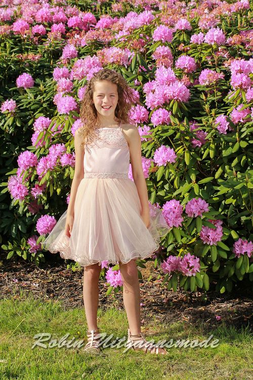 Roze wijd uitlopende petticoat jurken van kant, satijn en tule met halfopen kanten rug