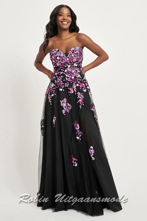 Zwart-fuchsia Strapless galajurk met bloemen versierd lijfje en tule rok