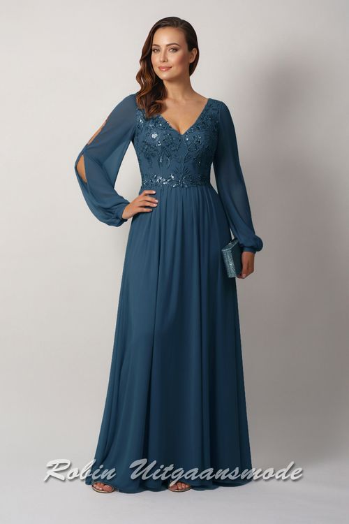 Teal avondjurk met open lange mouwen, een kanten lijfje met pailletten, V-hals, bedekte schouders en lange chiffon rok