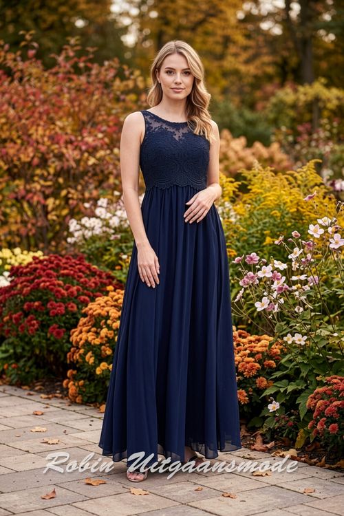 Navy blauwe Hooggesloten galajurk met kanten lijfje en chiffon rok