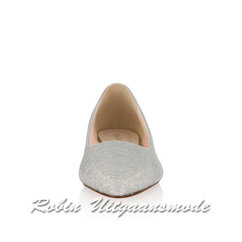 Voorkant van de zilveren Comfortabel gesloten ballerina in metallic kleuren