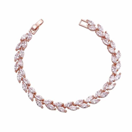 Deze tijdloze armband in een klassiek ontwerp past vrijwel bij elke outfit. De sprankelende cubic zirkonia kristallen zijn als kleine blaadjes geschakeld op een goudkleurige afwerking.