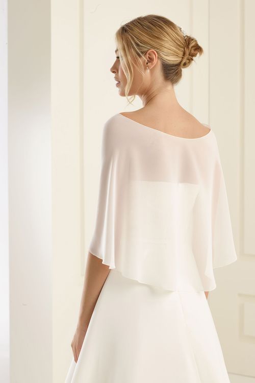 Achterkant van de ivoorkleurige chiffon stola in ronde vorm