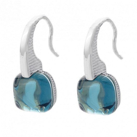 Oorhanger met gladgeslepen diepblauwe glanzende glassteen