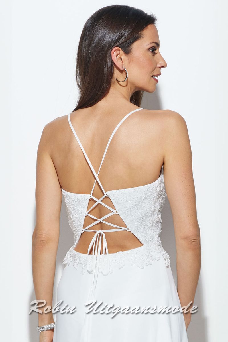 Open rug met vetersluiting van de Eenvoudige trouwjurk met kanten lijfje en chiffon rok