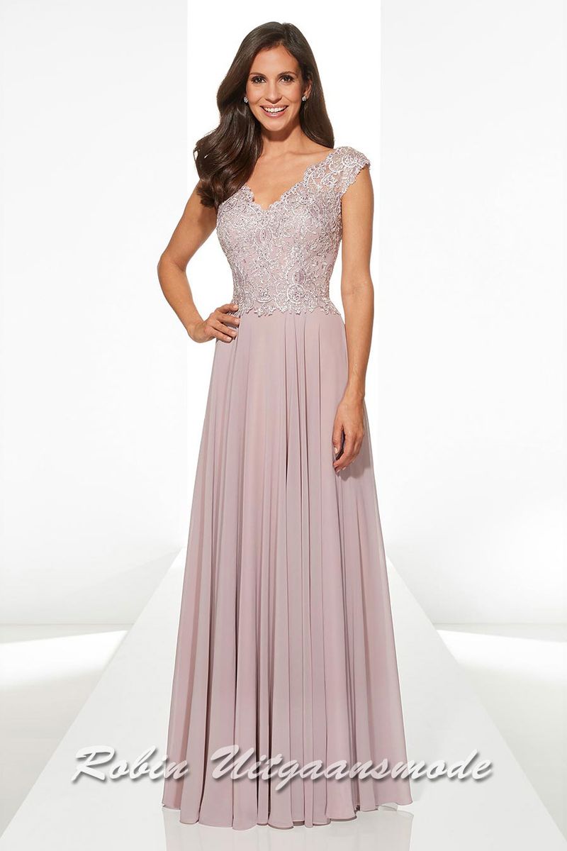 Lange avondjurk met kanten lijfje en chiffon rok