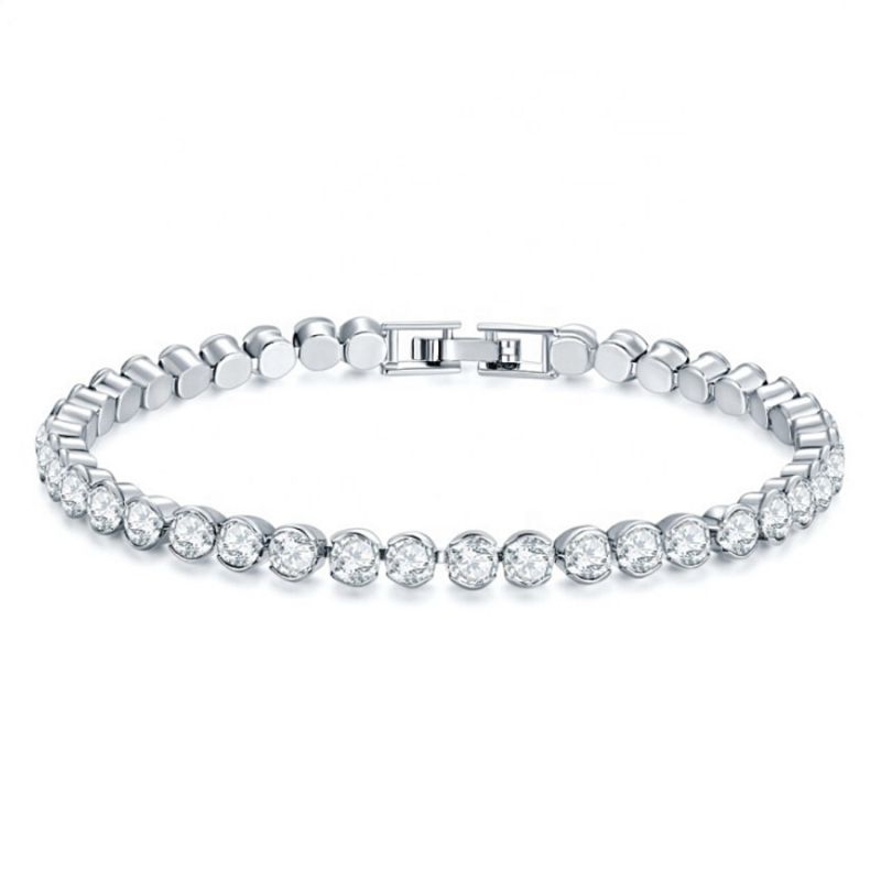 Zilveren strass armbandjes met strass diamantjes, voor een glamour avondlook