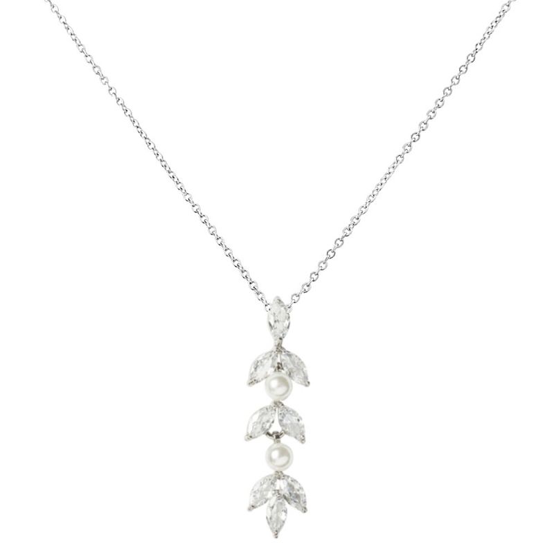 Ketting met pareltjes en zirkonia stenen versierde hanger