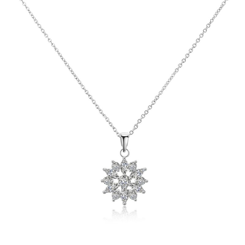 Halsketting met bloemvormig cubic zirkonia hanger