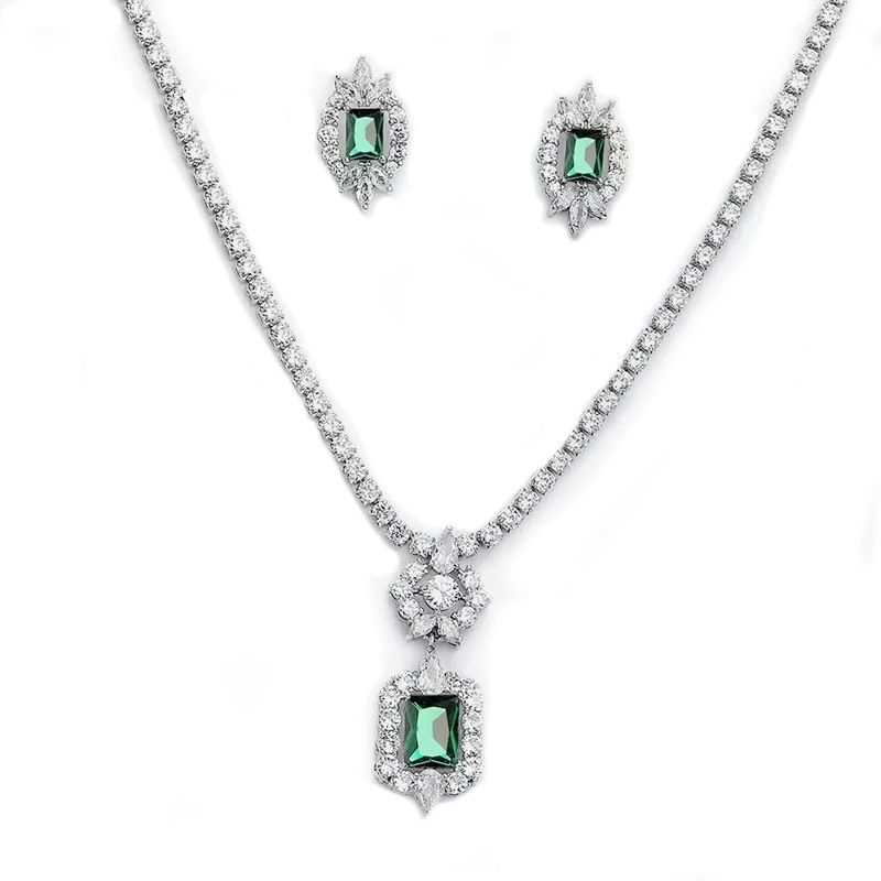 Glamour sieradenset met smaragdgroene zirkonia hangers